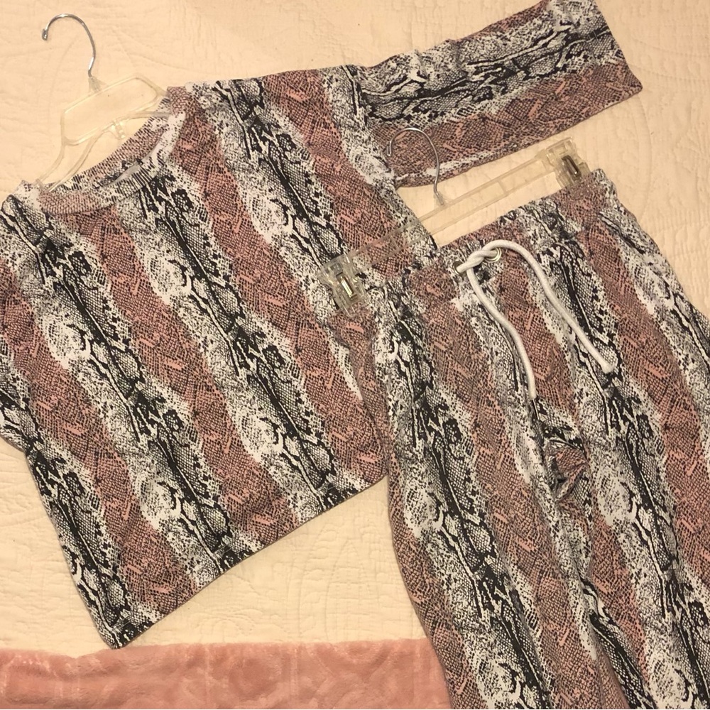 Snakeskin Print Two Piece Set Long Sleeve Crop Top Blouse Size Small